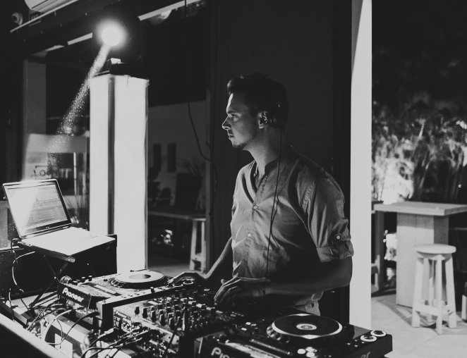 DJ Finch Hofnar DJ All Around Wedding Agency HuwelijksDJ Huwelijk DJ Feest 