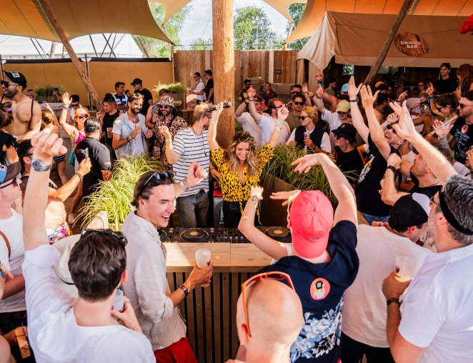 Mona Lee Hofnar DJ Vocalist Zang Ceremonie Events High End